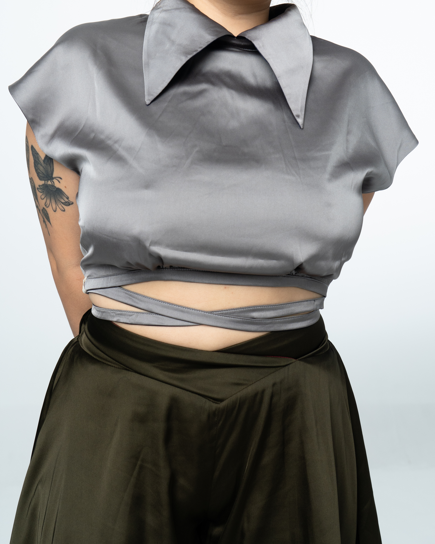 Blackstone Collared Tie Back Crop Top