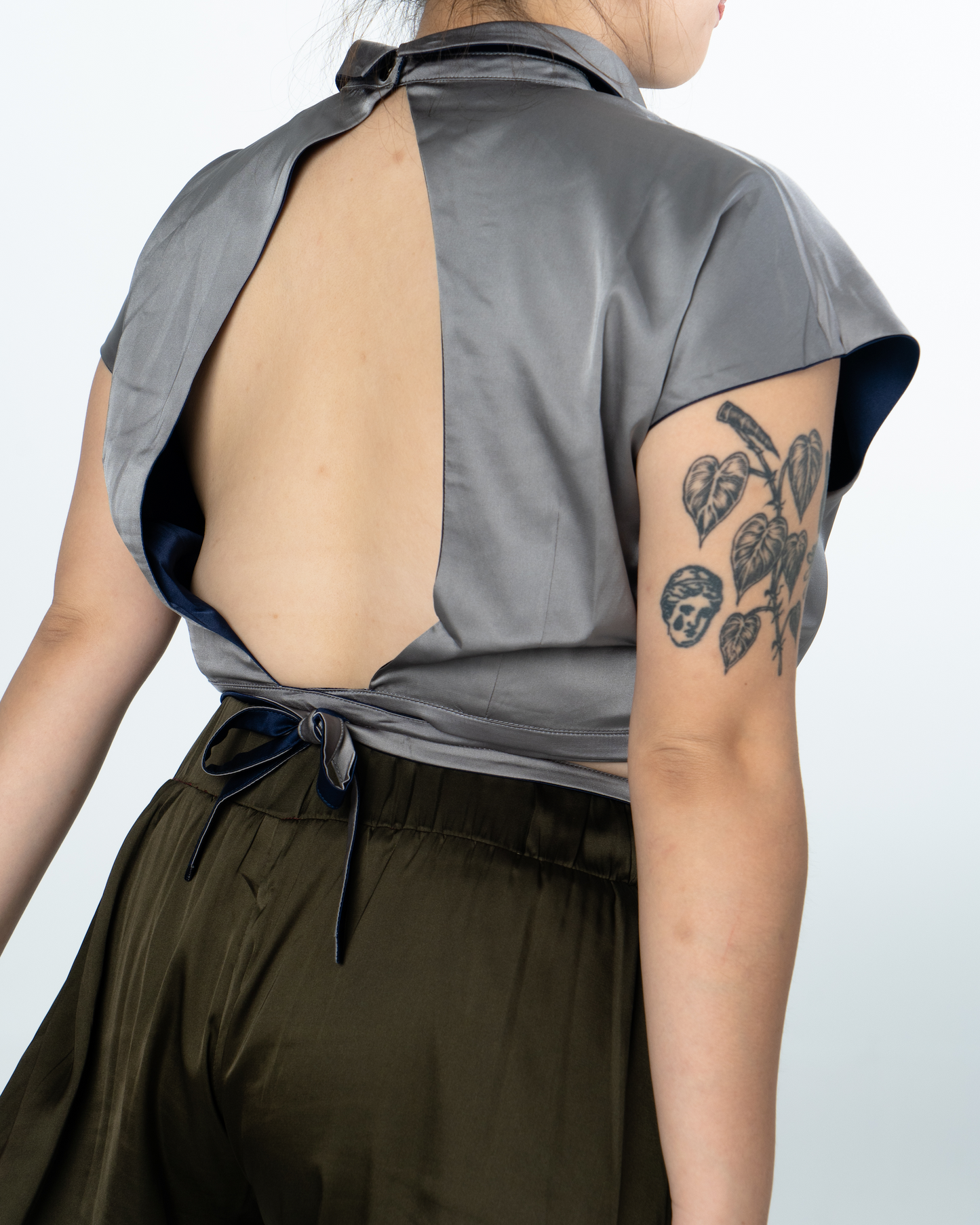 Blackstone Collared Tie Back Crop Top